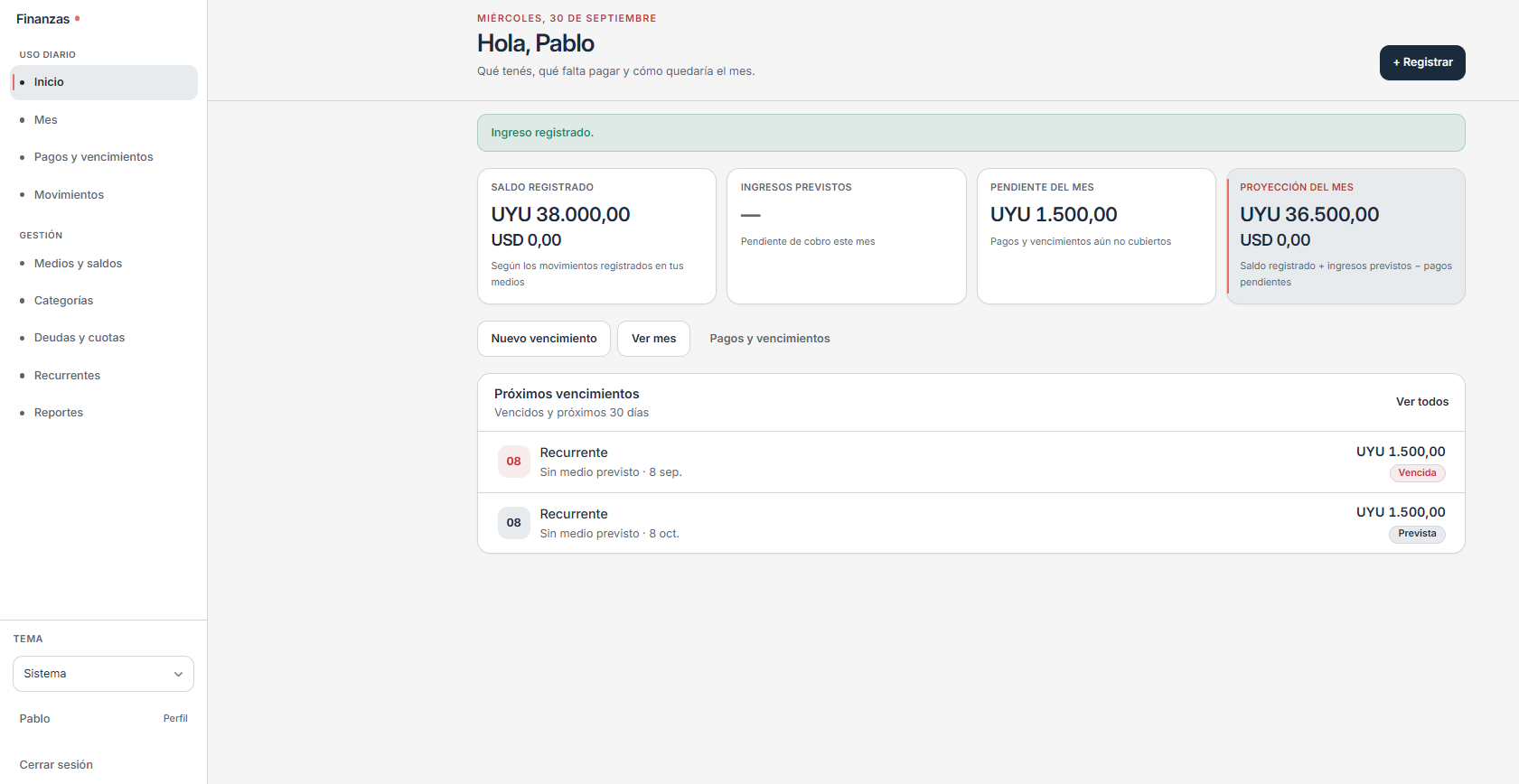 Dashboard de la aplicación propia Finanzas con saldo registrado, pagos pendientes, proyección y próximos vencimientos